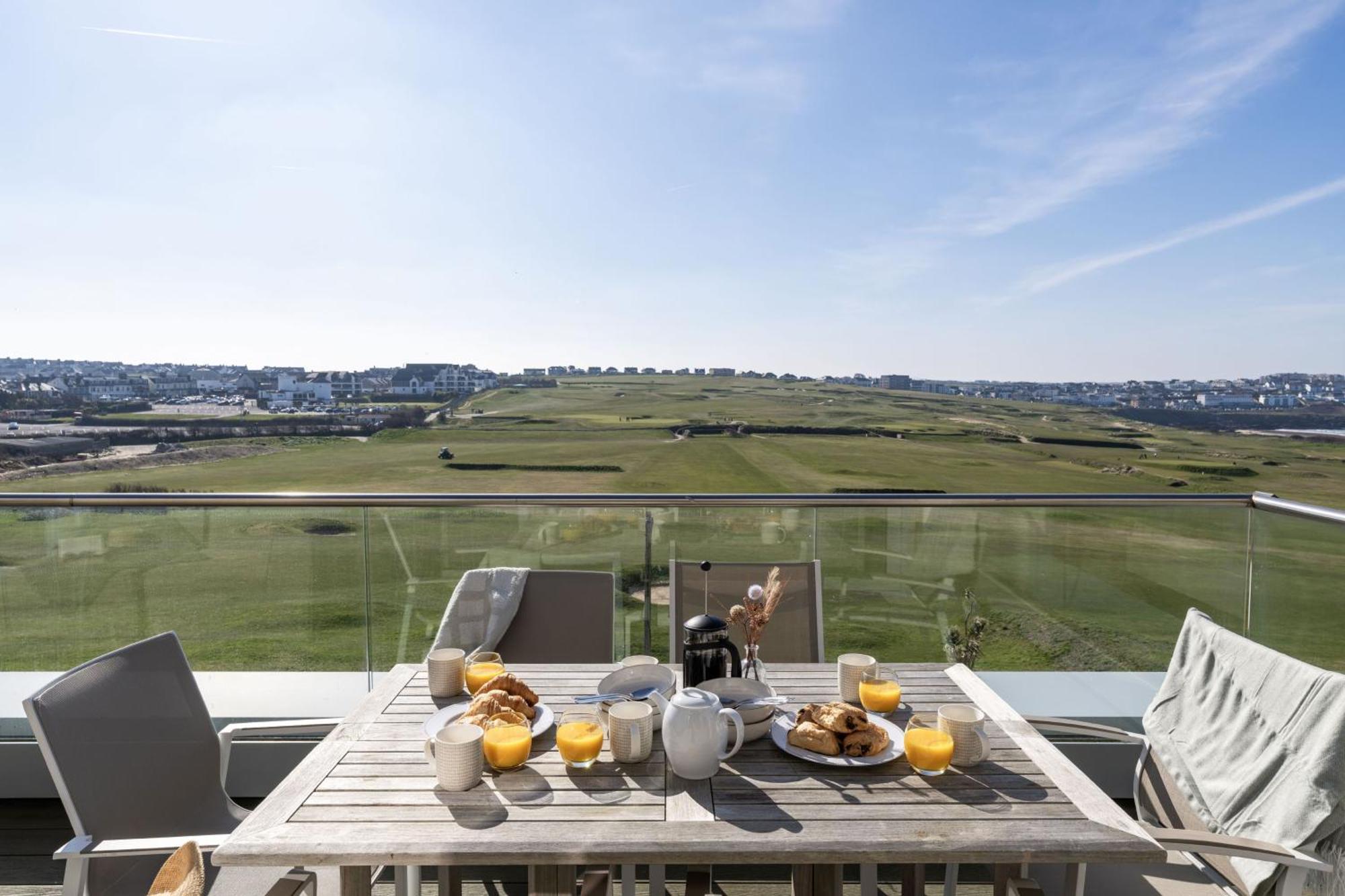 14 Azure In Fistral, Newquay Holiday home
