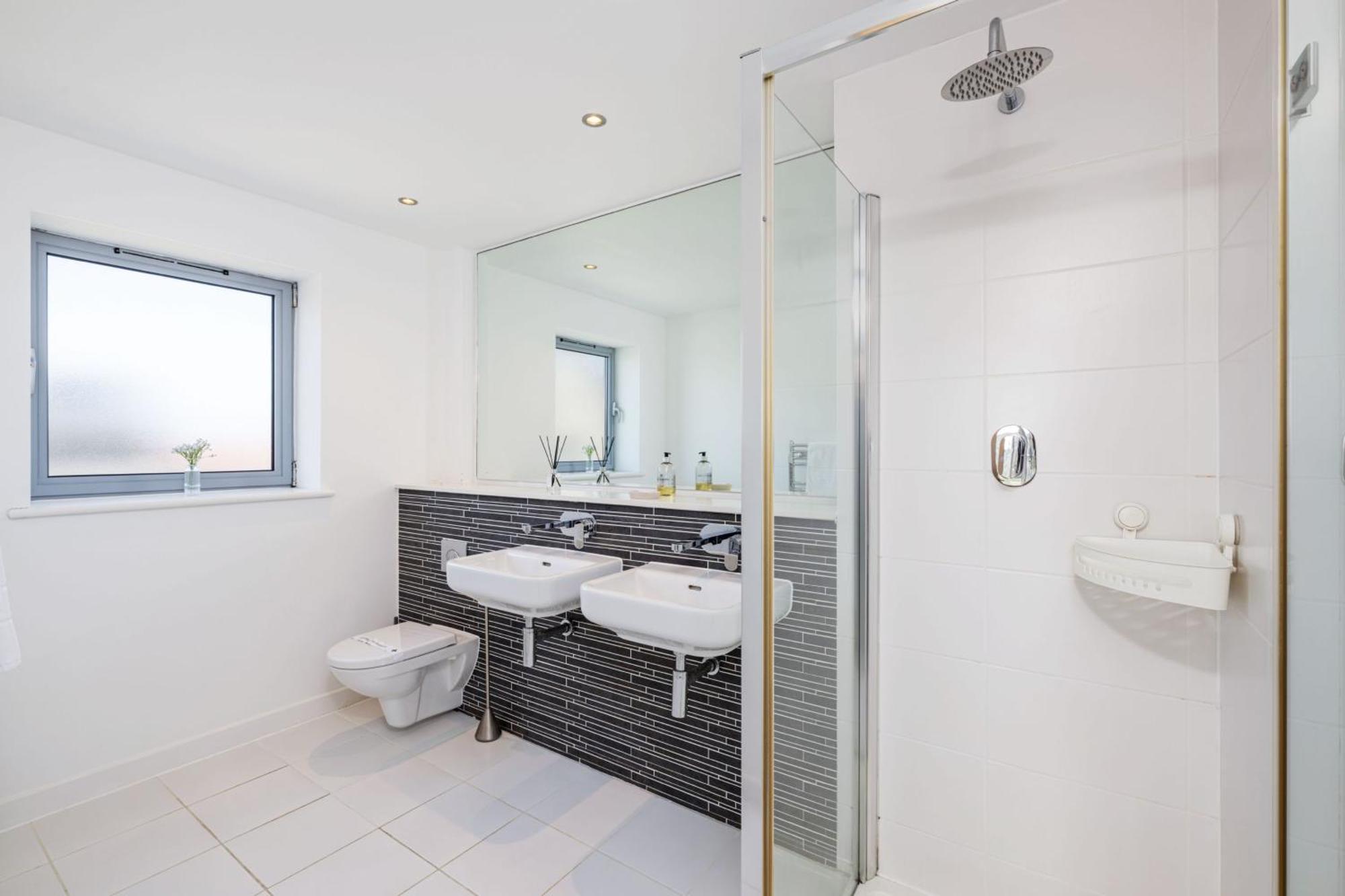 14 Azure In Fistral, Newquay *