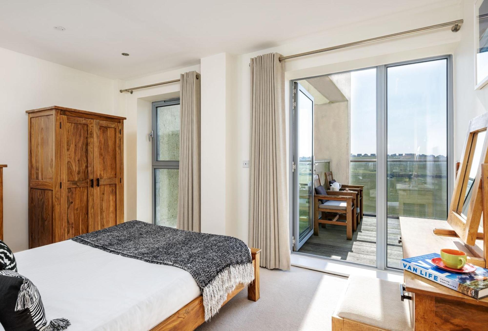 14 Azure In Fistral, Newquay Holiday home